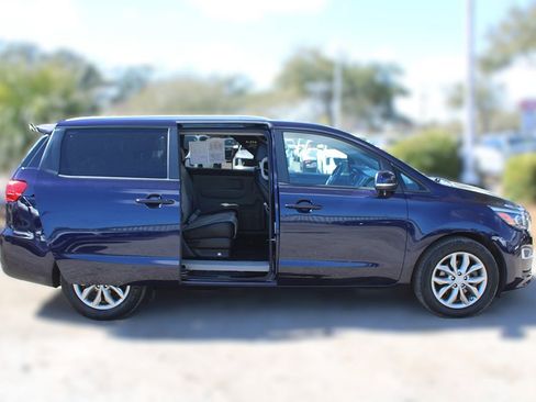 Certified 2020 Kia Sedona EX image 6