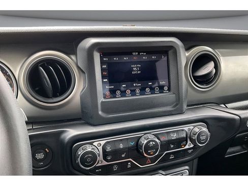 Used 2023 Jeep Wrangler Unlimited Sport AWD/4WD image 9