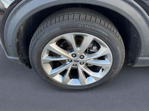 Used 2022 Ford Explorer Platinum w/ Equipment Group 601A image 9