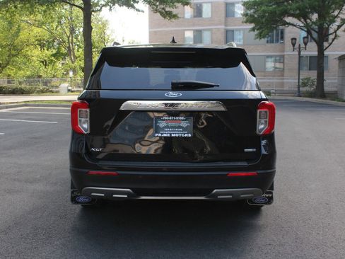 Used 2020 Ford Explorer XLT w/ Equipment Group 202A AWD/4WD image 8