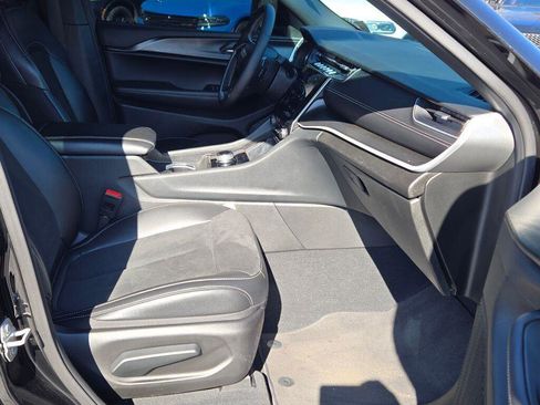 Used 2024 Jeep Grand Cherokee L Altitude image 4