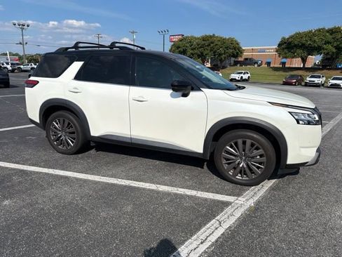 Used 2023 Nissan Pathfinder SL w/ SL Premium Package AWD/4WD image 3