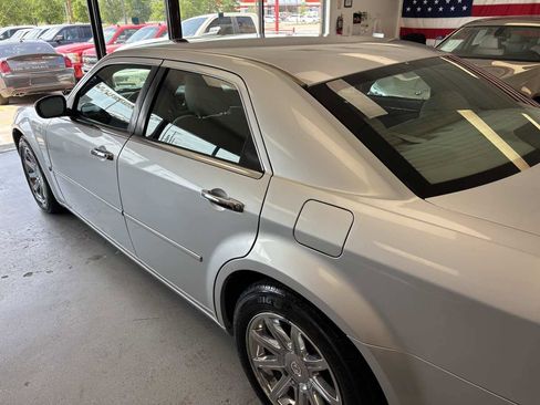 Used 2005 Chrysler 300 C image 12