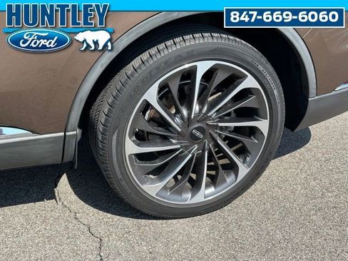 Used 2022 Lincoln Aviator Reserve w/ Equipment Group 201A AWD/4WD image 8