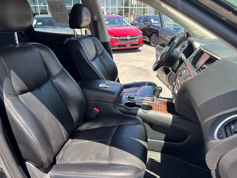 Used 2019 Nissan Pathfinder Platinum AWD/4WD image 47