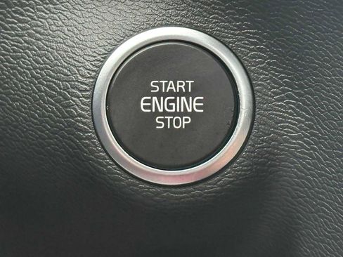 Used 2025 Volvo XC40 B5 Core w/ Protection Package Premier image 32