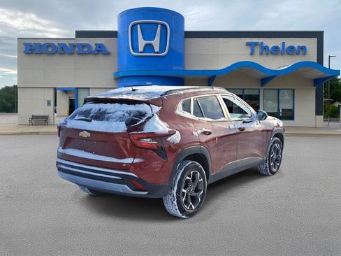 Used 2025 Chevrolet Trax LT w/ Driver Confidence Package image 4