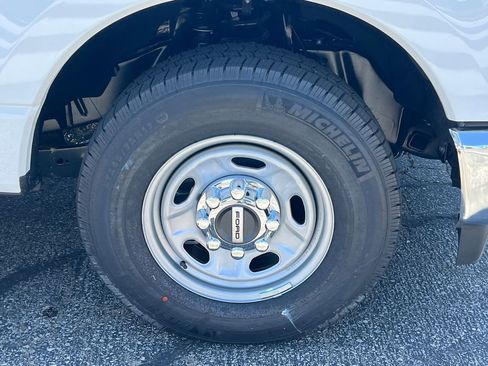 New 2026 Ford F250 XL w/ XL Chrome Package RWD image 15