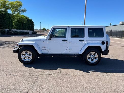Used 2015 Jeep Wrangler Unlimited Sahara w/ Connectivity Group image 5