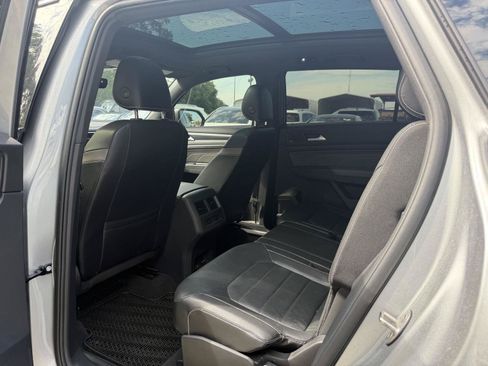 Used 2022 Volkswagen Atlas Cross Sport SEL Premium R-Line AWD/4WD image 17