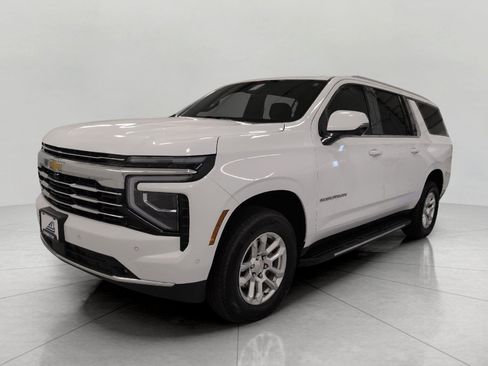 Used 2026 Chevrolet Suburban LT w/ Comfort Package AWD/4WD image 12