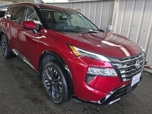 Used 2024 Nissan Rogue Platinum w/ Platinum Premium Package image 2