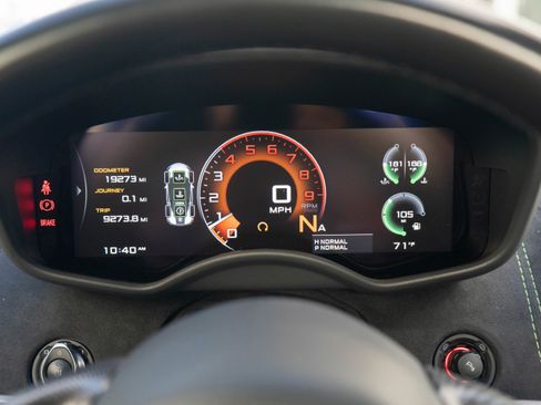 Used 2018 McLaren 570S Spider RWD image 12