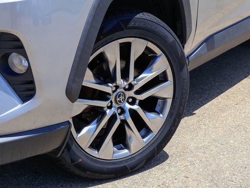 Used 2020 Toyota RAV4 XLE Premium FWD image 30