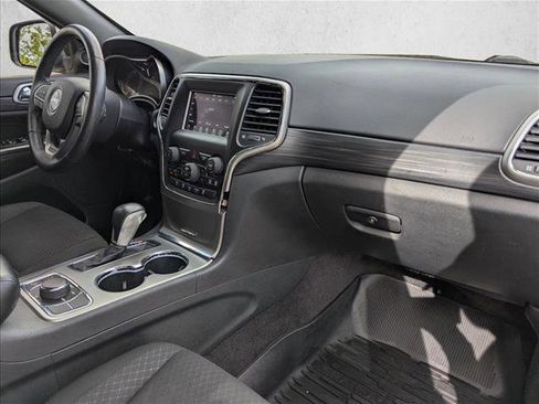 Used 2019 Jeep Grand Cherokee Laredo AWD/4WD image 21