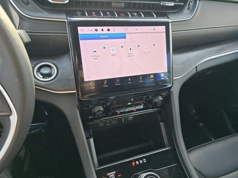 Used 2025 Jeep Grand Cherokee Limited w/ Black Appearance Package image 29