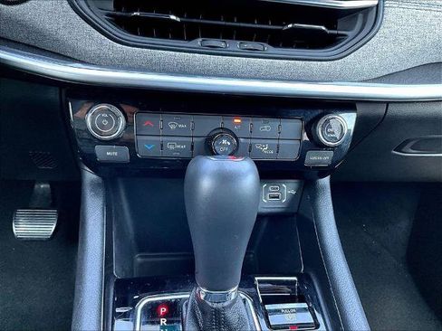Used 2024 Jeep Compass Latitude AWD/4WD image 15