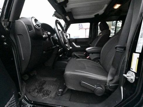 Used 2015 Jeep Wrangler Unlimited Sahara w/ Dual Top Group AWD/4WD image 19