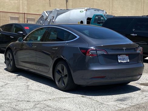 Used 2018 Tesla Model 3 Mid Range RWD image 4