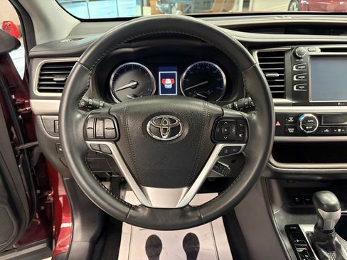 Used 2018 Toyota Highlander XLE FWD image 14