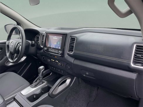 Used 2024 Nissan Frontier SV w/ SV Convenience Package image 15