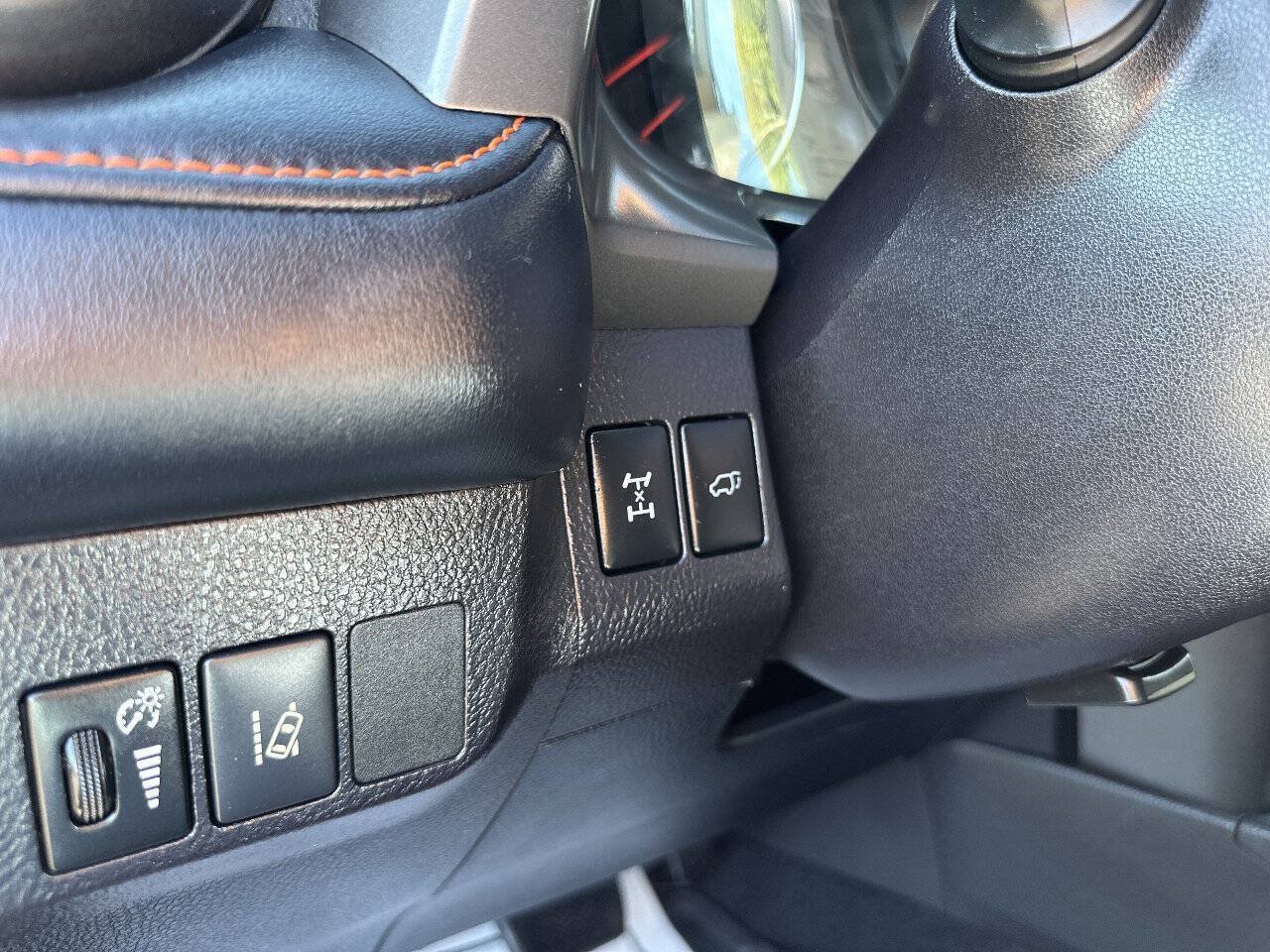 Used 2018 Toyota RAV4 SE w/ Power Extra Value Package AWD/4WD image 19