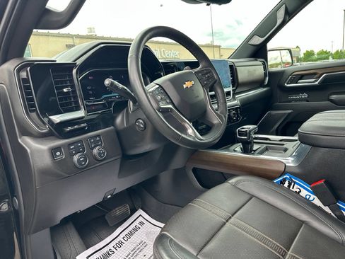 Used 2024 Chevrolet Silverado 1500 High Country w/ High Country Premium Package AWD/4WD image 17