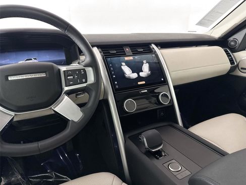 Used 2024 Land Rover Discovery S image 35