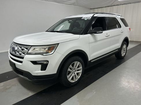 Used 2018 Ford Explorer XLT w/ Equipment Group 202A image 5
