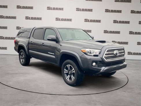 Used 2017 Toyota Tacoma TRD Sport w/ Tow Package (A/T) image 7