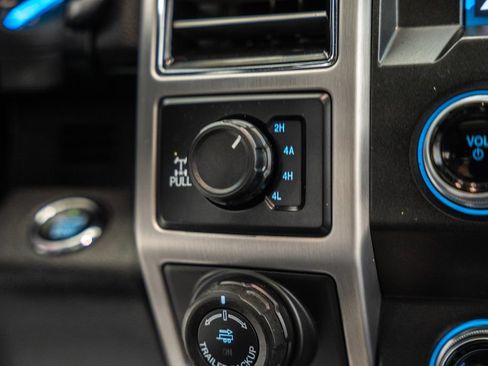 Used 2019 Ford F150 Platinum w/ Equipment Group 701A Luxury AWD/4WD image 32