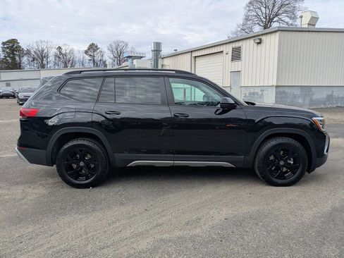 New 2026 Volkswagen Atlas Peak Edition image 3