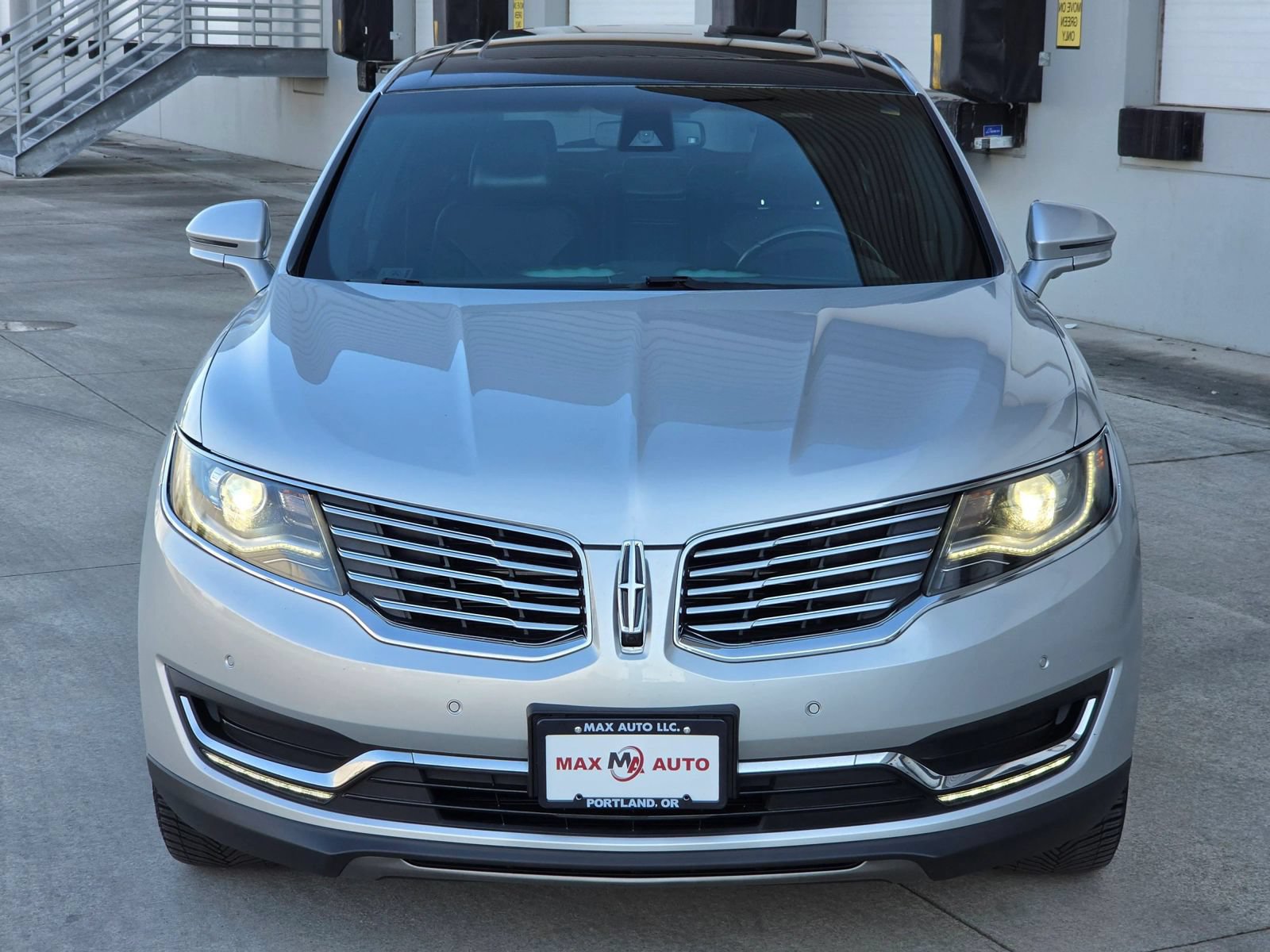 Used 2016 Lincoln MKX Reserve w/ Technology Package FWD image 3