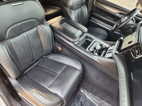 Used 2022 Jeep Grand Wagoneer Series II AWD/4WD image 11