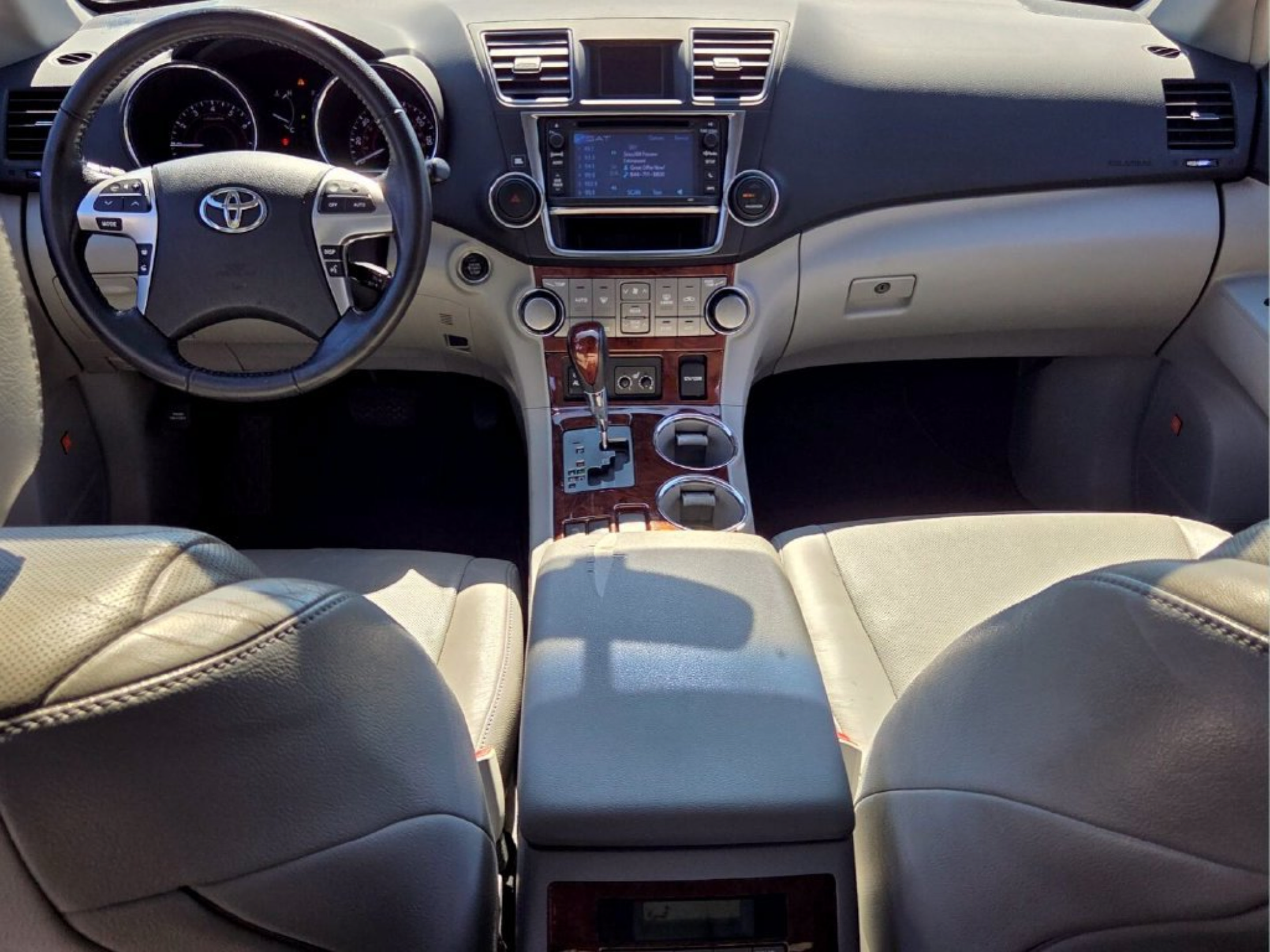 Used 2013 Toyota Highlander Limited AWD/4WD image 13