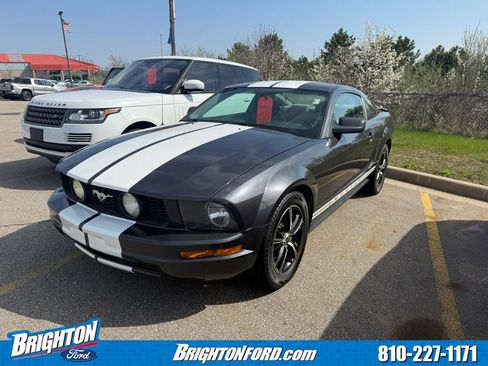 Used 2007 Ford Mustang Deluxe image 3