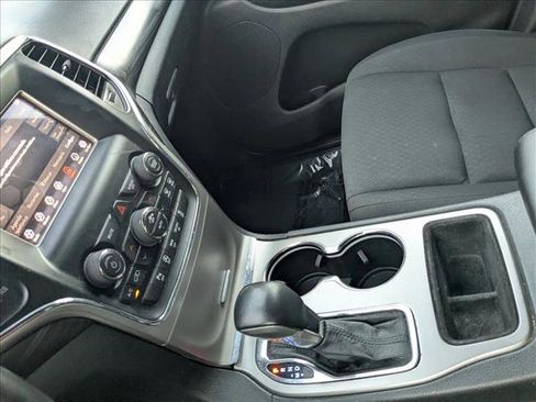 Used 2019 Jeep Grand Cherokee Laredo image 15