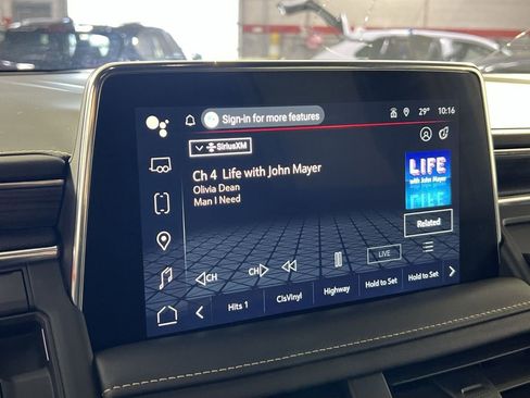 Used 2022 GMC Yukon XL SLT w/ SLT Luxury Package image 18