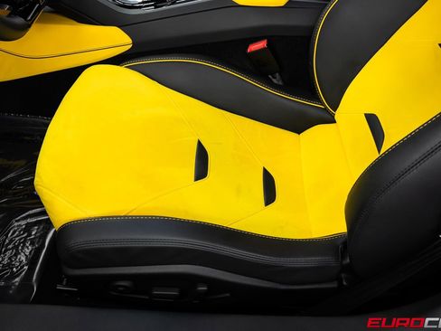 Used 2022 Lamborghini Huracan EVO image 40