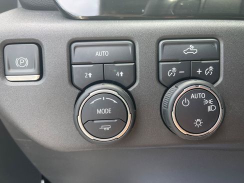Used 2023 Chevrolet Silverado 1500 LT AWD/4WD image 16