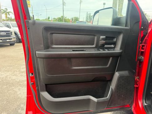 Used 2018 RAM 5500 Tradesman w/ Chrome Appearance Group RWD image 9