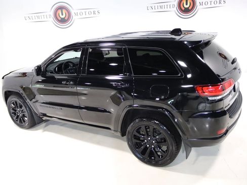 Used 2019 Jeep Grand Cherokee Altitude AWD/4WD image 10