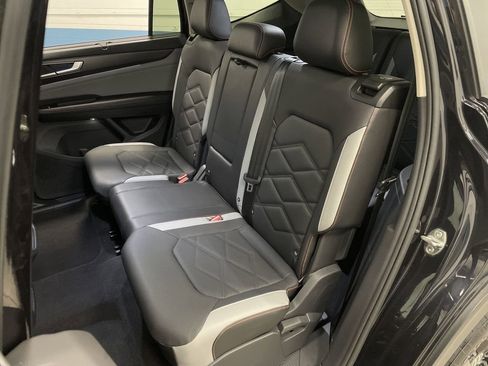 Used 2024 Volkswagen Atlas Peak Edition SE image 30