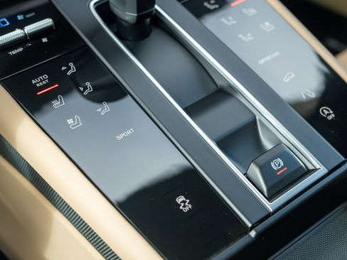 Used 2026 Porsche Macan image 26