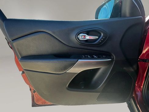 Used 2019 Jeep Cherokee Limited FWD image 22