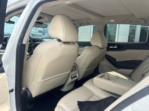 Used 2023 Nissan Maxima Platinum w/ Sport Mat Group FWD image 10