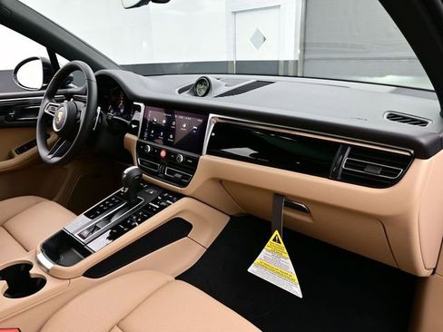 New 2026 Porsche Macan image 19