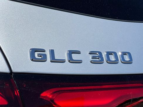 Used 2025 Mercedes-Benz GLC 300 image 12