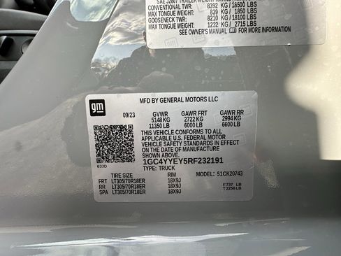 Used 2024 Chevrolet Silverado 2500 ZR2 w/ Technology Package image 16