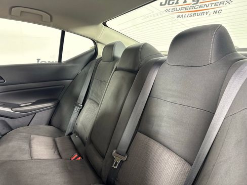 Used 2025 Nissan Altima 2.5 SV FWD image 33